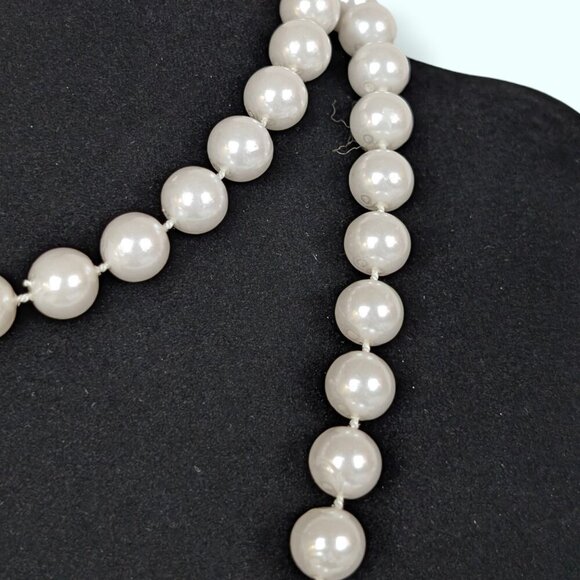 (2/$20) White Faux Pearl Infinity Necklace - Picture 3 of 4